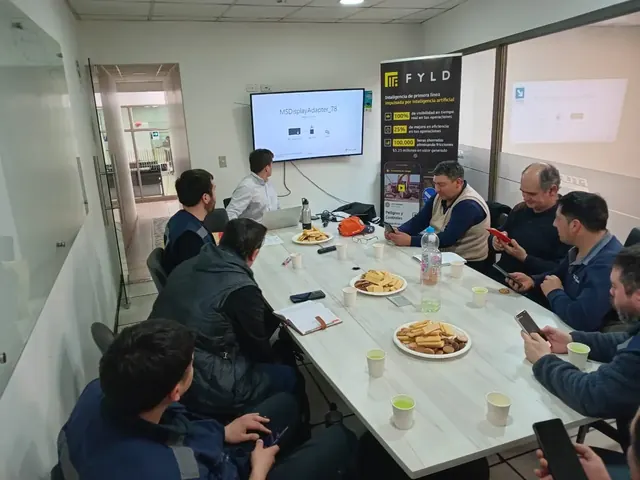 Equipo de Altos de Arauco en capacitación sobre la aplicación de inteligencia artificial FYLD para la prevención de riesgos laborales en obras. Equipo de Altos de Arauco en capacitación sobre la aplicación de inteligencia artificial FYLD para la prevención de riesgos laborales en obras.