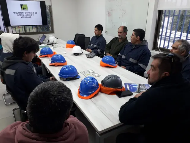 Equipo de Altos de Arauco en jornada de capacitación sobre el Reglamento Interno de Orden, Higiene y Seguridad en Temuco. Equipo de Altos de Arauco en jornada de capacitación sobre el Reglamento Interno de Orden, Higiene y Seguridad en Temuco.