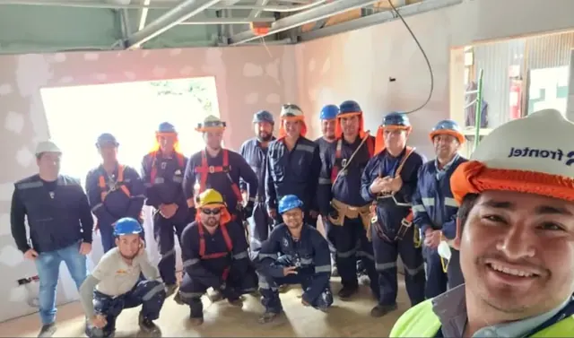 Equipo de Altos de Arauco junto a Prevención de Riesgos de SAESA durante visita técnica en obra Frontel Carahue Equipo de Altos de Arauco junto a Prevención de Riesgos de SAESA durante visita técnica en obra Frontel Carahue
