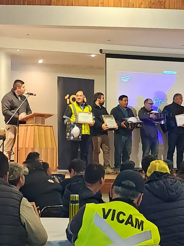 Supervisores de Altos de Arauco en capacitación de seguridad técnica. Supervisores de Altos de Arauco en capacitación de seguridad técnica.