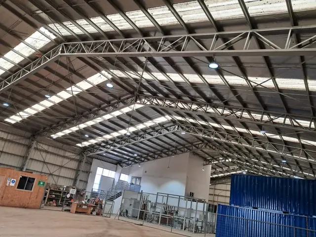 Registro fotográfico de Mantenimiento de iluminación LED en Centro de Entrenamiento Frontel Victoria · imagen 11