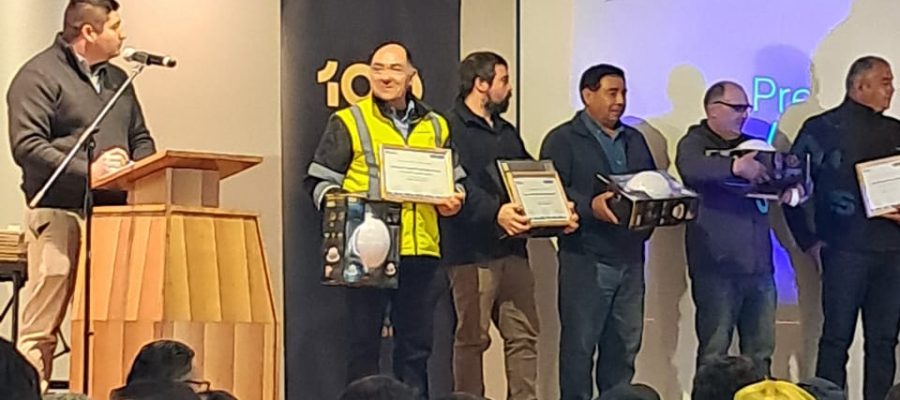 Supervisores de Altos de Arauco en capacitación de seguridad técnica.