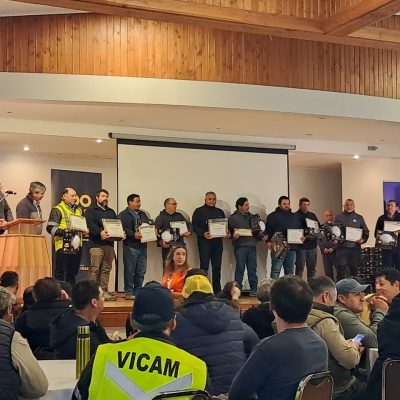 Jefe de faena de Altos de Arauco supervisando protocolos de seguridad en terreno.