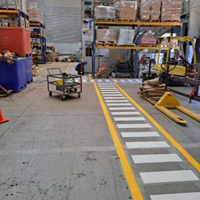 Revisión técnica de demarcación de pisos en bodega