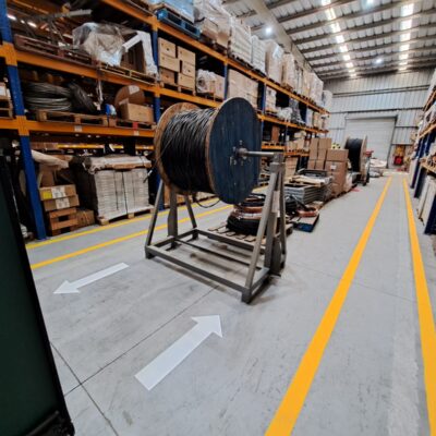 Resultado final de la renovación de pisos en bodega Frontel