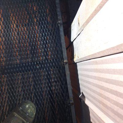 Vista aérea de las estructuras metálicas y equipos de aire restaurados.