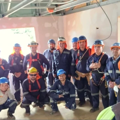 Equipo de Altos de Arauco junto a Prevención de Riesgos de SAESA durante visita técnica en obra Frontel Carahue