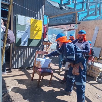 Trabajadores de Altos de Arauco votando para elegir al Delegado de Prevención DS44.