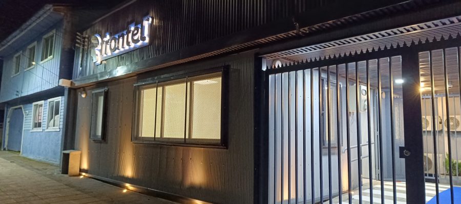 Fachada terminada de oficina operativa Frontel en Carahue
