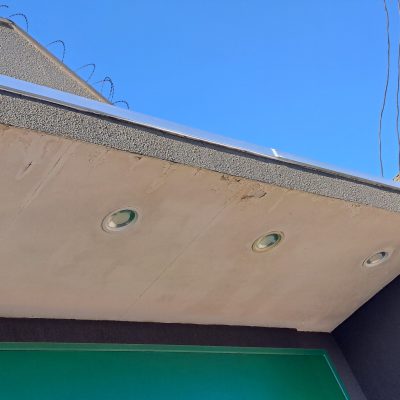 Detalle de cielo exterior con fisuras en Cruz Verde