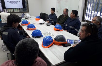 Equipo de Altos de Arauco en jornada de capacitación sobre el Reglamento Interno de Orden, Higiene y Seguridad en Temuco.